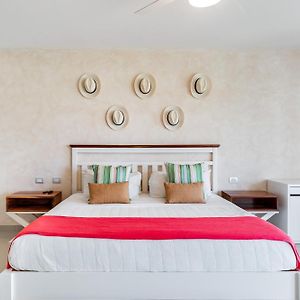 Mareazul Beach Condos At playa del Carmen